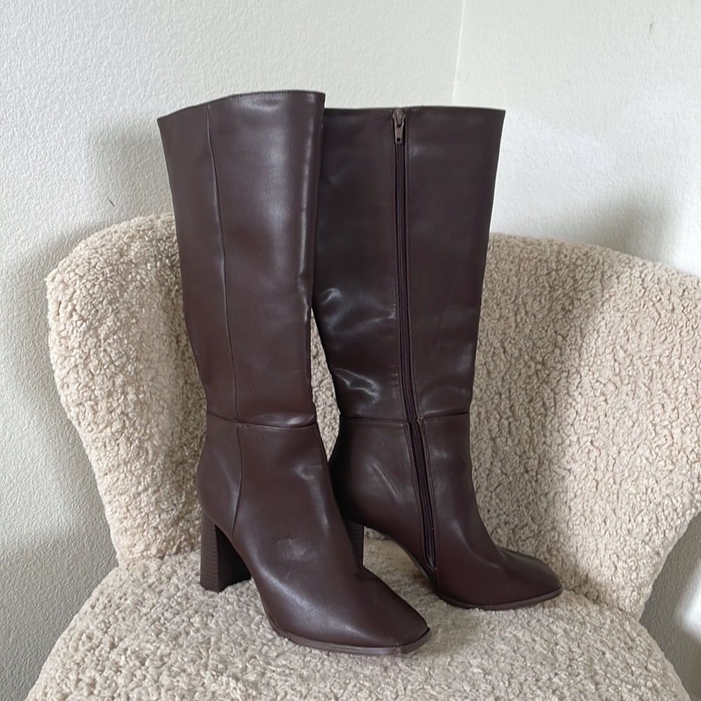 LULUS BURGUNDY TALL BOOTS SZ 8
